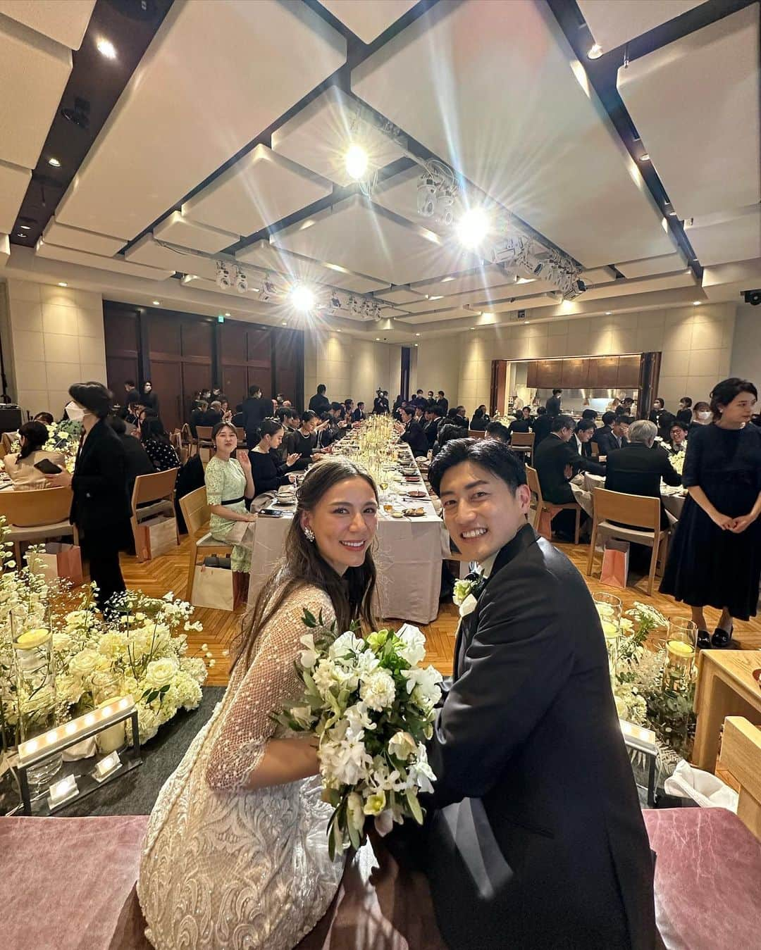 紗綾さんのインスタグラム写真 - (紗綾Instagram)「先日 王様のブランチ リポーター同期 英里子 @ellie__erico の結婚式に出席して来ました👰🏼‍♀️✨  出会って9年。 初々しかった私たちも、結婚して子どもが生まれる歳になりました👶🏼💓  王様のブランチを卒業してからも 定期的に集まっては相談し、情報交換をしてきた同期たち💛  英里子のウェディングドレス姿、 素敵すぎたな〜👰🏼‍♀️💖  私はありさ @arisan_days と、 受付頑張りました🤗  英里子、(ありさも♡) 改めて結婚おめでとう💕」3月9日 18時50分 - saaya_official_