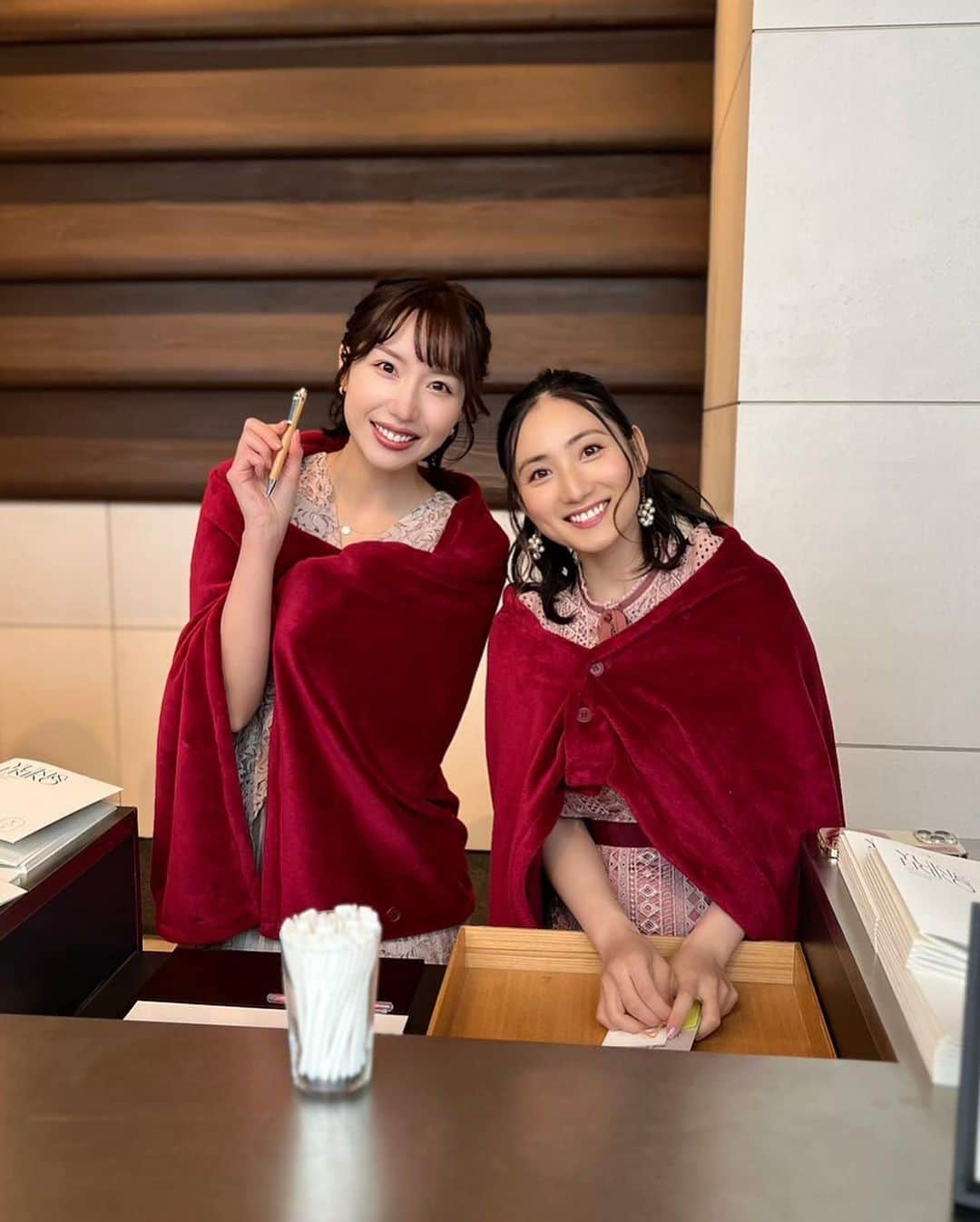 紗綾さんのインスタグラム写真 - (紗綾Instagram)「先日 王様のブランチ リポーター同期 英里子 @ellie__erico の結婚式に出席して来ました👰🏼‍♀️✨  出会って9年。 初々しかった私たちも、結婚して子どもが生まれる歳になりました👶🏼💓  王様のブランチを卒業してからも 定期的に集まっては相談し、情報交換をしてきた同期たち💛  英里子のウェディングドレス姿、 素敵すぎたな〜👰🏼‍♀️💖  私はありさ @arisan_days と、 受付頑張りました🤗  英里子、(ありさも♡) 改めて結婚おめでとう💕」3月9日 18時50分 - saaya_official_