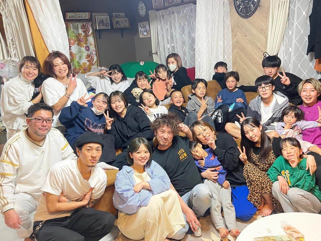 カノンのインスタグラム：「ままお誕生日おめでとう。 この空間幸せすぎました、、  集まって頂いてありがとうございました!!!(；；)♥️」