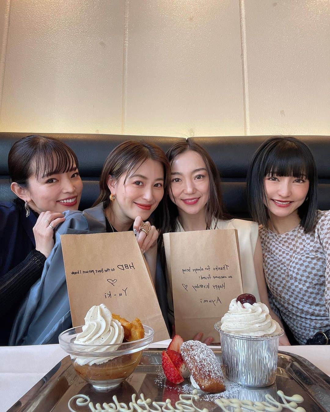 森摩耶のインスタグラム：「ちょっと遅れちゃったけど、おめでとうの日🥂」