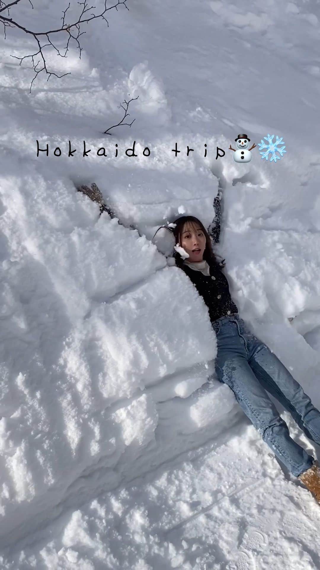 大野真昂のインスタグラム：「すっかり忘れてた、いつの話すぎる北海道動画☺️❄️  📍星野リゾート　リゾナーレトマム  2泊3日ほぼ星野リゾートの施設内で過ごした💗  サウナ付きのお部屋に美味しいご飯に アクティビティも景色も全部最高🥹🫶🏻💯  #星野リゾート #星野リゾートトマム #リゾナーレ #北海道サウナ #サウナ #北海道ホテル #北海道 #北海道旅行 #hoshinoresorts」