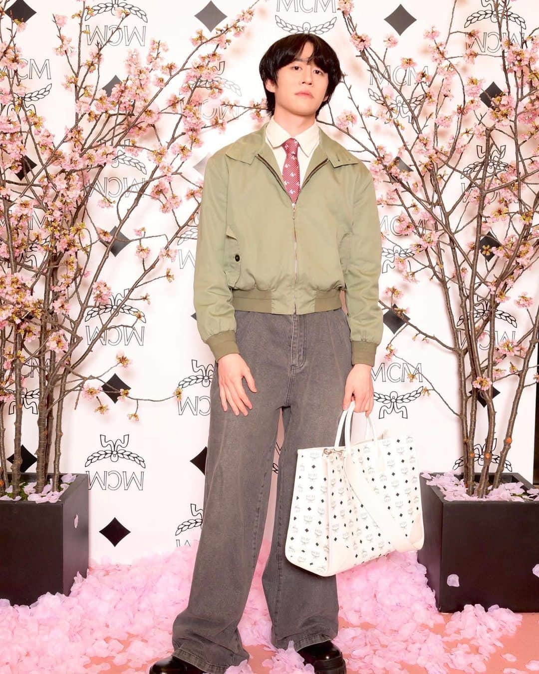 かの/カノックスターのインスタグラム：「いいカバン！  #mcmhonnorihanami #mcm」