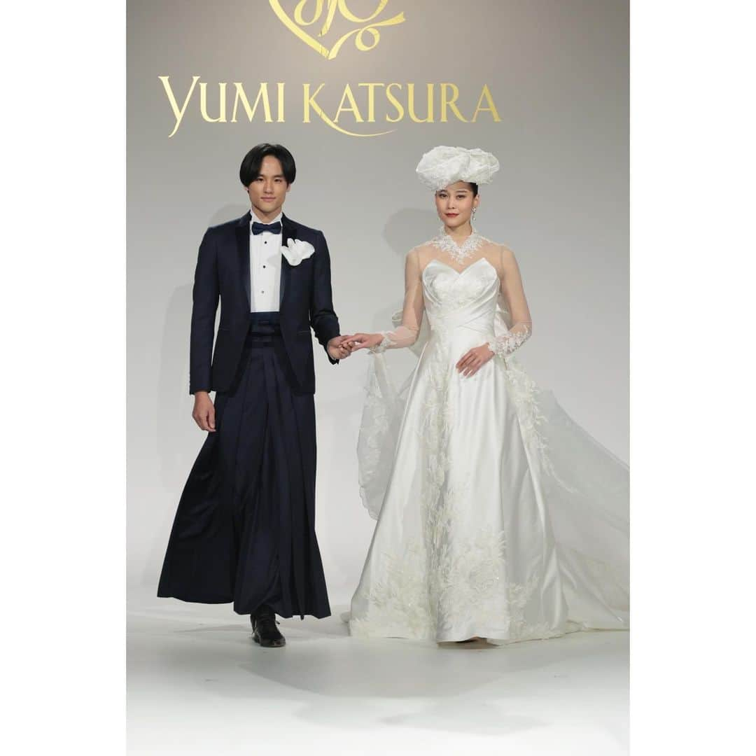 大須賀崇のインスタグラム：「Yumi Katsura with Meiji Kinenkan NEW JAPANESE WEDDING - SHINING LOVE -  コロナ禍で中断されていたショーがようやく開催され、また携わる事ができて嬉しいです。  関係者の皆様、いつもありがとうございます💐  and Happy International woman's day🟡  #yumikatsura #wedding #ユミカツラ #桂由美」