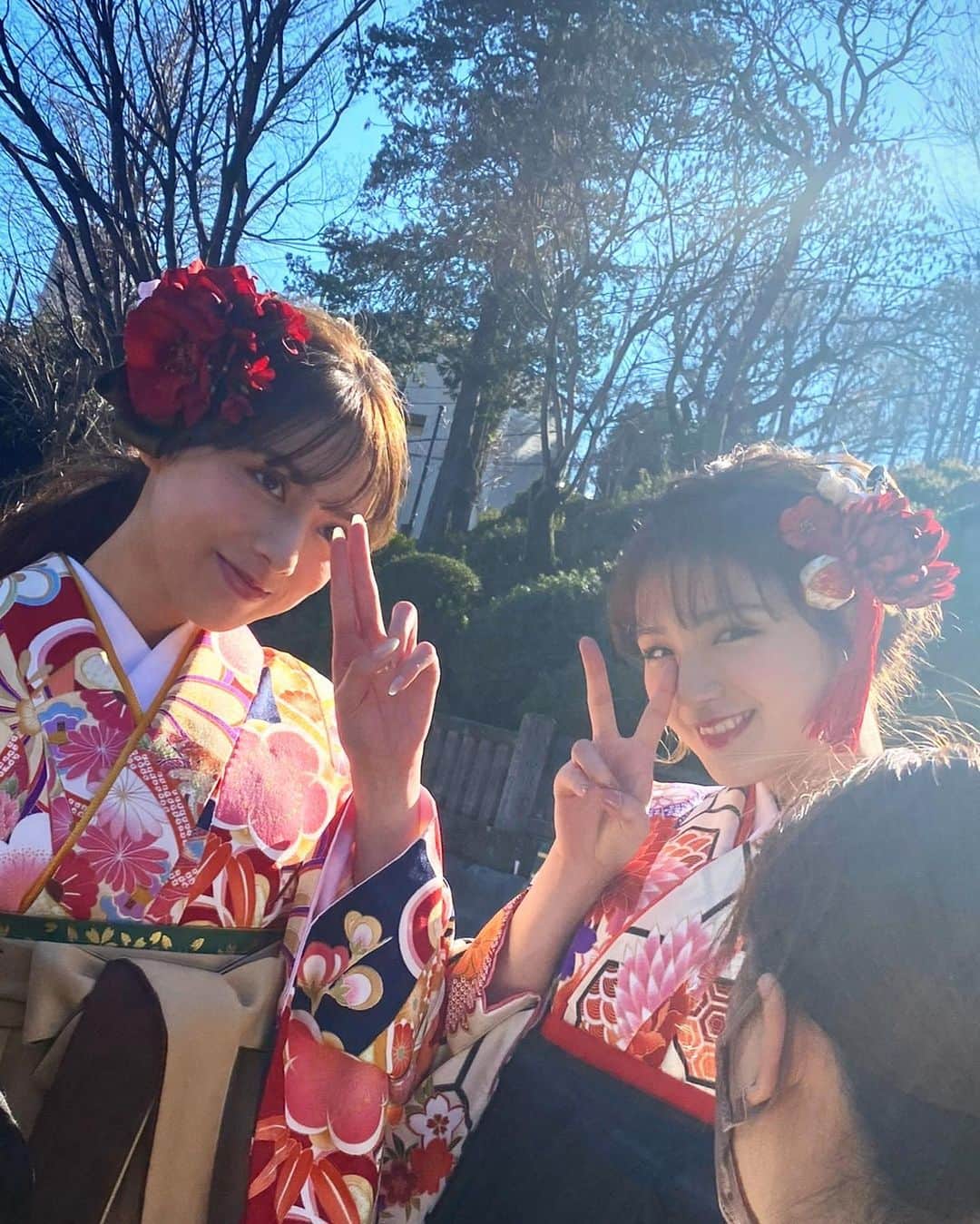 愛来さんのインスタグラム写真 - (愛来Instagram)「︎ ︎︎︎︎︎☁︎︎ 卒業生の皆さん、ご卒業おめでとうございます！🌸  卒業シーズンということで卒業袴のモデルをさせて頂いた時の写真を🎓」3月9日 19時24分 - amefurasshi_aira_official_
