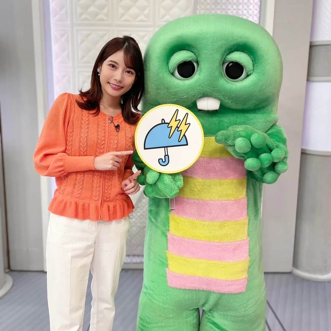 フジテレビ「プライムニュース イブニング」さんのインスタグラム写真 - (フジテレビ「プライムニュース イブニング」Instagram)「関東あす「ゲリラ雷雨に注意」 夜にかけて局地的に雷が鳴りそうです。 落雷や突風、急な強い雨にご注意ください☔  #ソラよみ #竹俣紅　@benitakemata_official #ガチャピン　@gachapin_official #天気 #お天気 #イット」3月9日 19時26分 - livenews_it