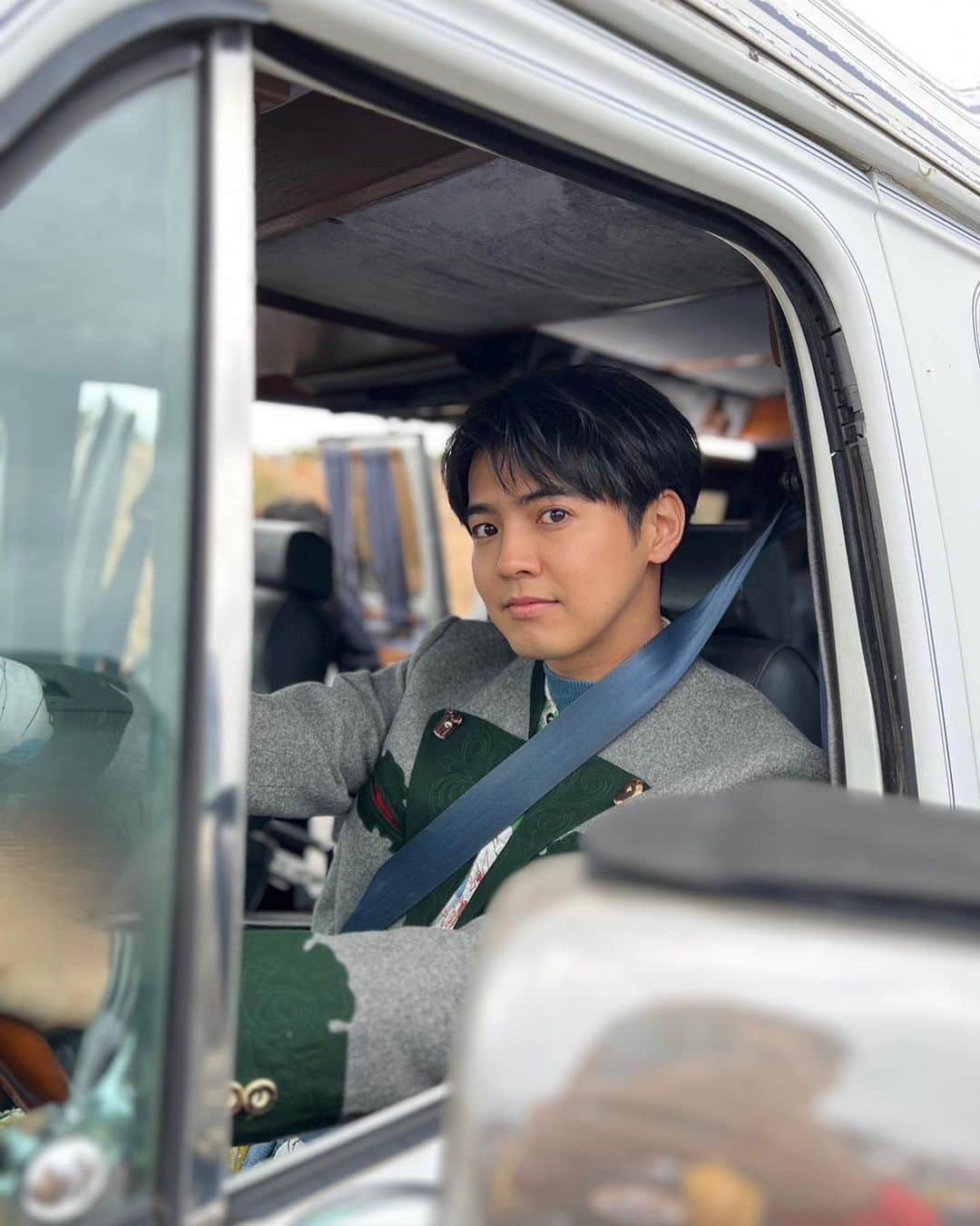 片寄涼太のインスタグラム：「＂Now or Never＂🎶🔥🙌💨✨  ニューアルバム『X』に 新しいMVが収録されています😆🎉  @generations_official  #GENERATIONS #Now_or_Never  #newsong #X」