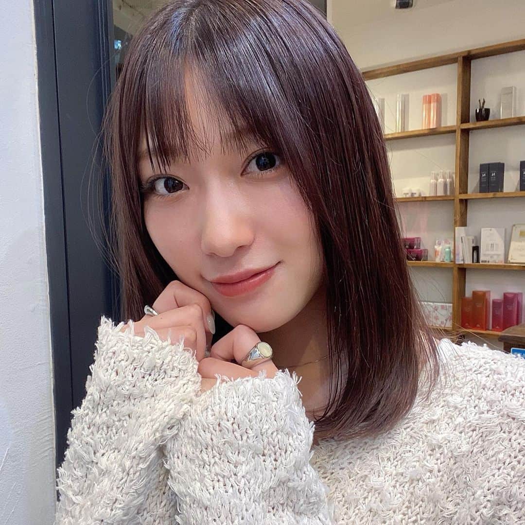 内藤沙季のインスタグラム：「本日は髪の毛のメンテナンス⭐️ Belleに行ってきたよ💓 だいぶ切りました😊！ 長いより短い方がなんだかしっくりくる😌 髪色も春っぽい色にしました🌸  担当はmagicさん☺️ いつもありがとうございます😳  #belle #吉祥寺 #ミディアム #ヘア　#ヘアスタイル　#ミディアムヘア #hair #ヘアカラー　#春　#春カラー」