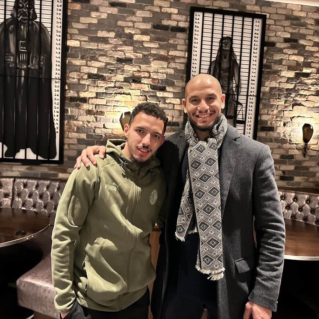 アドレーヌ・グェディウラのインスタグラム：「Good 2 see my brother 🫶🇩🇿@ismaelbennacer get 2 quarter final in Champions League 👏 Nice Stadium & Good atmosphere  @onfiresports @acmilan @spursofficial  #teamdz #dababa #tiribark #usmamilano  #milanac #spurs」