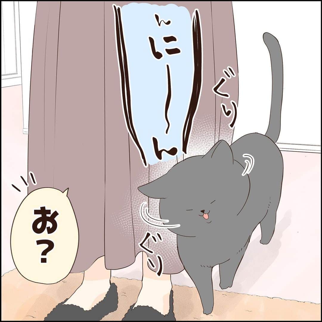 こじめのインスタグラム：「【拒否】  もの凄い力で押し返してくるもんだから、とても切ない気持ちになるんだ…  #エッセイ漫画 #コミックエッセイ #漫画 #猫漫画 #にゃんすたぐらむ  #保護猫 #黒猫  #猫のいる暮らし #catcomic」