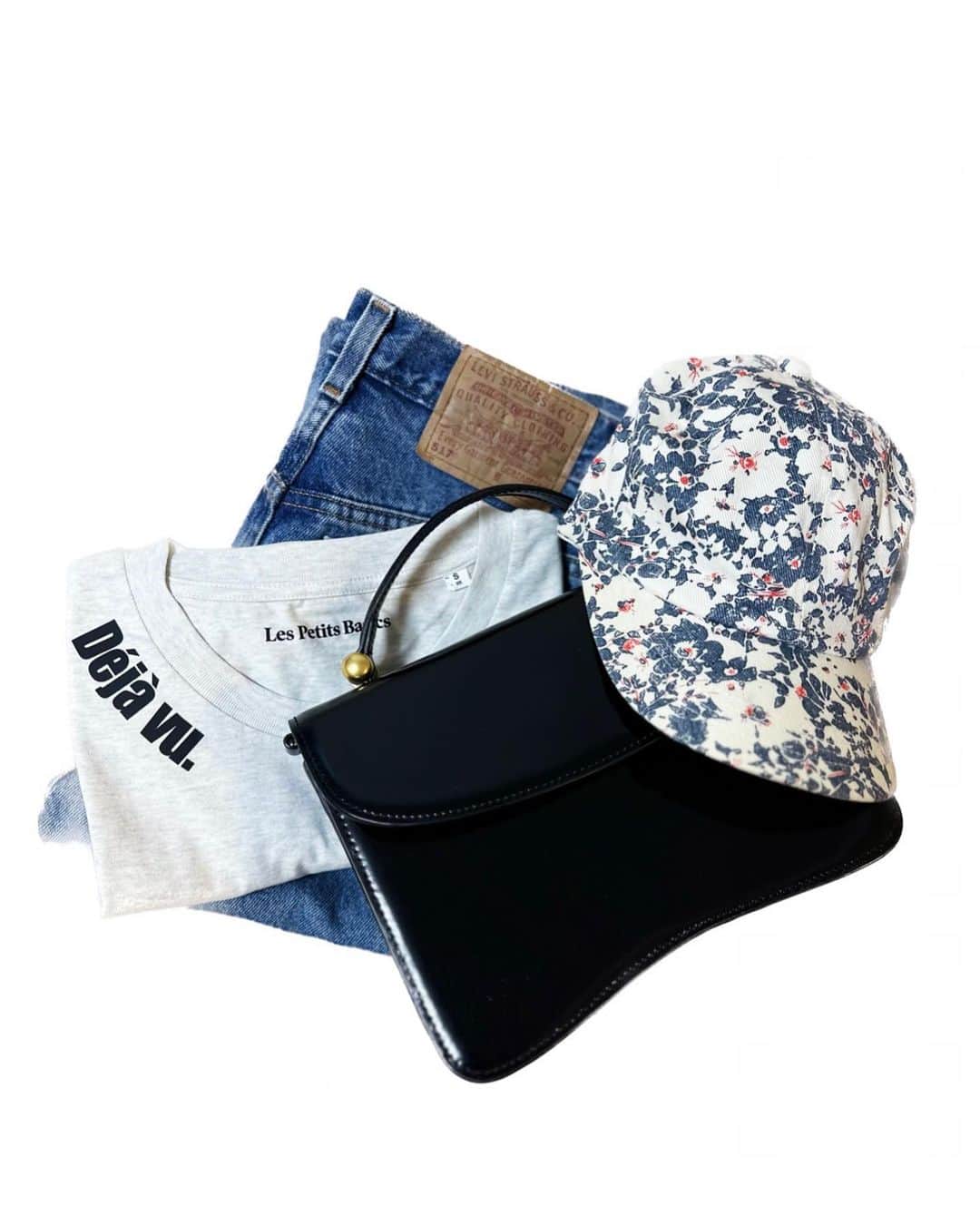 のインスタグラム：「➰🧢 やっと春っぽくなってきて嬉しいけど花粉がな〜🌀 　　　　  今週のネコちゃん🐈相変わらずカメラ目線👀♡」