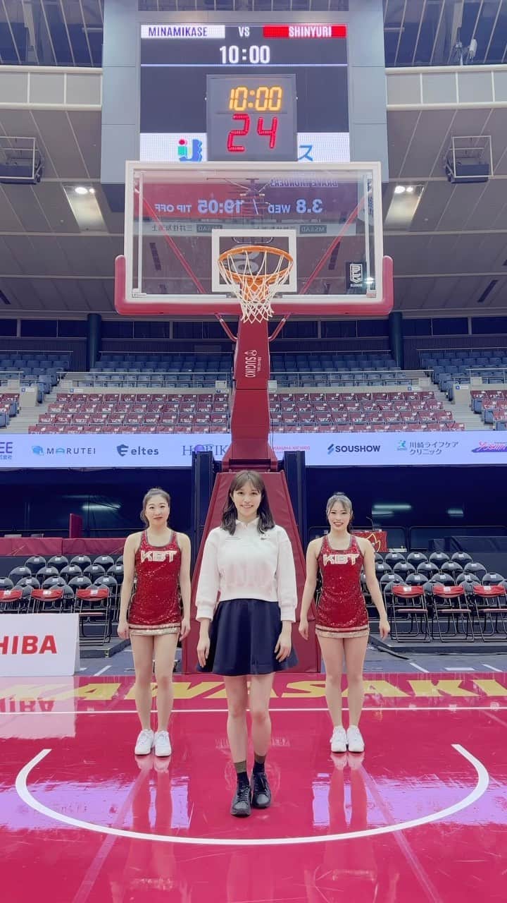 村島未悠のインスタグラム：「川崎ブレイブサンダースのチアリーダーズ　@iris_kbtcheer さんと一緒にダンス⚡️🔥  #川崎ブレイブサンダース #kawasakibravethunders #BLEAGUE #Bリーグ #bチア #応援」
