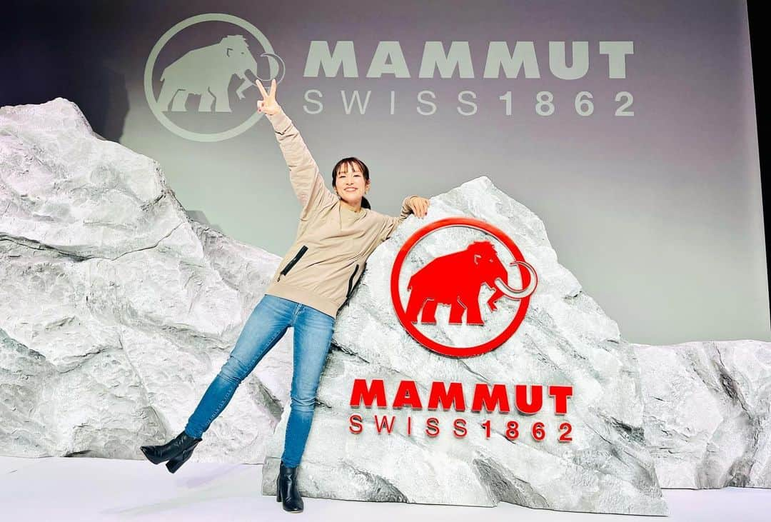 小林由佳さんのインスタグラム写真 - (小林由佳Instagram)「先日3/7(火)に行われた 「MAMMUT 2023年春夏コレクション発表会」に出演し クライミングコレクションのモデルを務めさせていただきました。  当日は本当に登れる擬岩のモニュメントが出現し、 同時に発表されたMAMMUTアンバサダーがラペルダウンで降りてくる演出も。  →詳しくは @mammut_japan のオフィシャルアカウントよりcheckしてみてください🧗🏻  とにかく私はこのMAMMUTロゴのピナクルが可愛すぎて、 家の玄関に置きたいくらいでした!笑  それでは みなさん MAMMUT 23春夏コレクションをお楽しみに🙂🌸  #MAMMUT #マムート #23SS」3月9日 20時51分 - yuca_tan