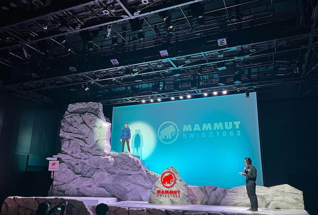 小林由佳さんのインスタグラム写真 - (小林由佳Instagram)「先日3/7(火)に行われた 「MAMMUT 2023年春夏コレクション発表会」に出演し クライミングコレクションのモデルを務めさせていただきました。  当日は本当に登れる擬岩のモニュメントが出現し、 同時に発表されたMAMMUTアンバサダーがラペルダウンで降りてくる演出も。  →詳しくは @mammut_japan のオフィシャルアカウントよりcheckしてみてください🧗🏻  とにかく私はこのMAMMUTロゴのピナクルが可愛すぎて、 家の玄関に置きたいくらいでした!笑  それでは みなさん MAMMUT 23春夏コレクションをお楽しみに🙂🌸  #MAMMUT #マムート #23SS」3月9日 20時51分 - yuca_tan