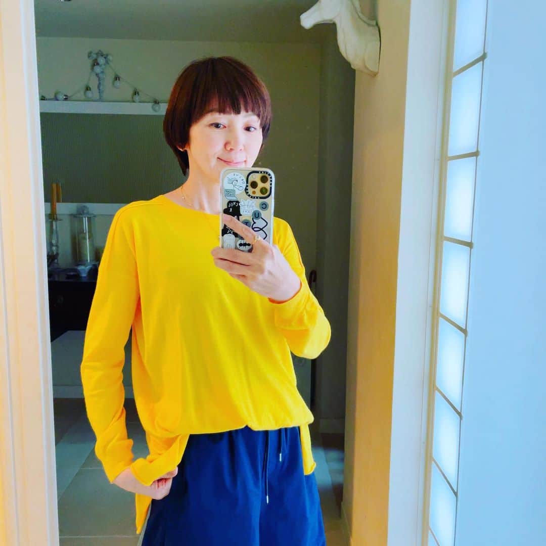 渡辺満里奈さんのインスタグラム写真 - (渡辺満里奈Instagram)「💛💛💛 今日はとても暖かった東京。 髪切りました。 春めくわー 心軽やかになり、5センチくらい浮いてそう。  ★ @twiggy.miho  #後ろはボブっぽい #ウキウキ」3月9日 21時00分 - funnyfacefunny