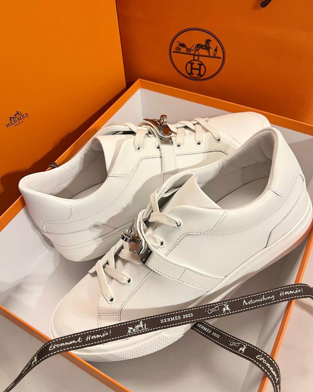 のインスタグラム：「. . 🆕👟👟👟  #HERMES #エルメス #スニーカー」