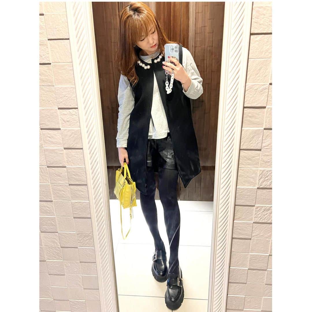 中島彩のインスタグラム：「久々のコーデ💕 ランチに出かけた日✨  #ママファッション  #ママコーデ  #カジュアルファッション　 #カジュアルコーデ  #ネットショッピング  #ジレコーデ コーデ  #タグ付け してます」