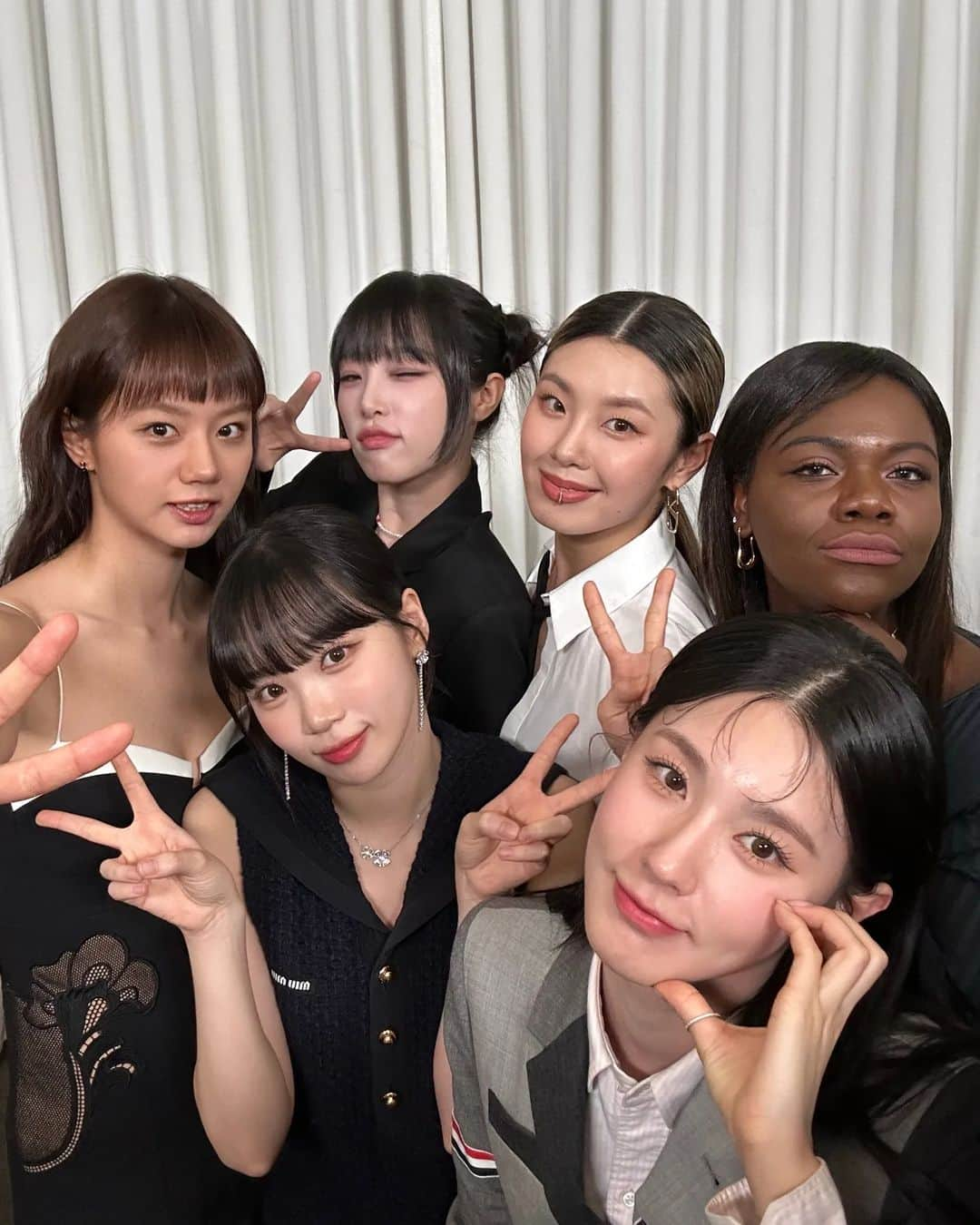 ヘリ のインスタグラム：「혜미리예채파 🖤」