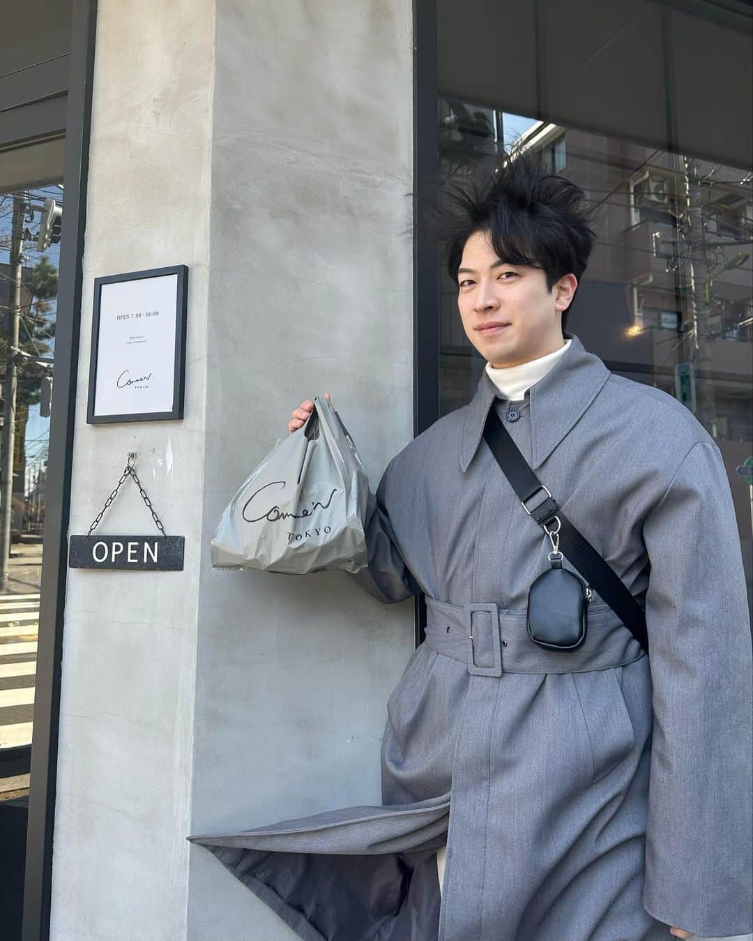 西片圭佑さんのインスタグラム写真 - (西片圭佑Instagram)「🥐🥪🥖 これは美味しい！！！🤤  パンの世界大会で日本人初の総合優勝 を達成された方のお店𖠚(テイクアウトのみ)  風がとても強い日でした。 __________________________ #自由が丘カフェ #自由が丘グルメ #自由が丘ランチ #韓国ファッション #韓国ヘア #ダウンパーマ #asclo」3月9日 21時12分 - keisuke_nishikata