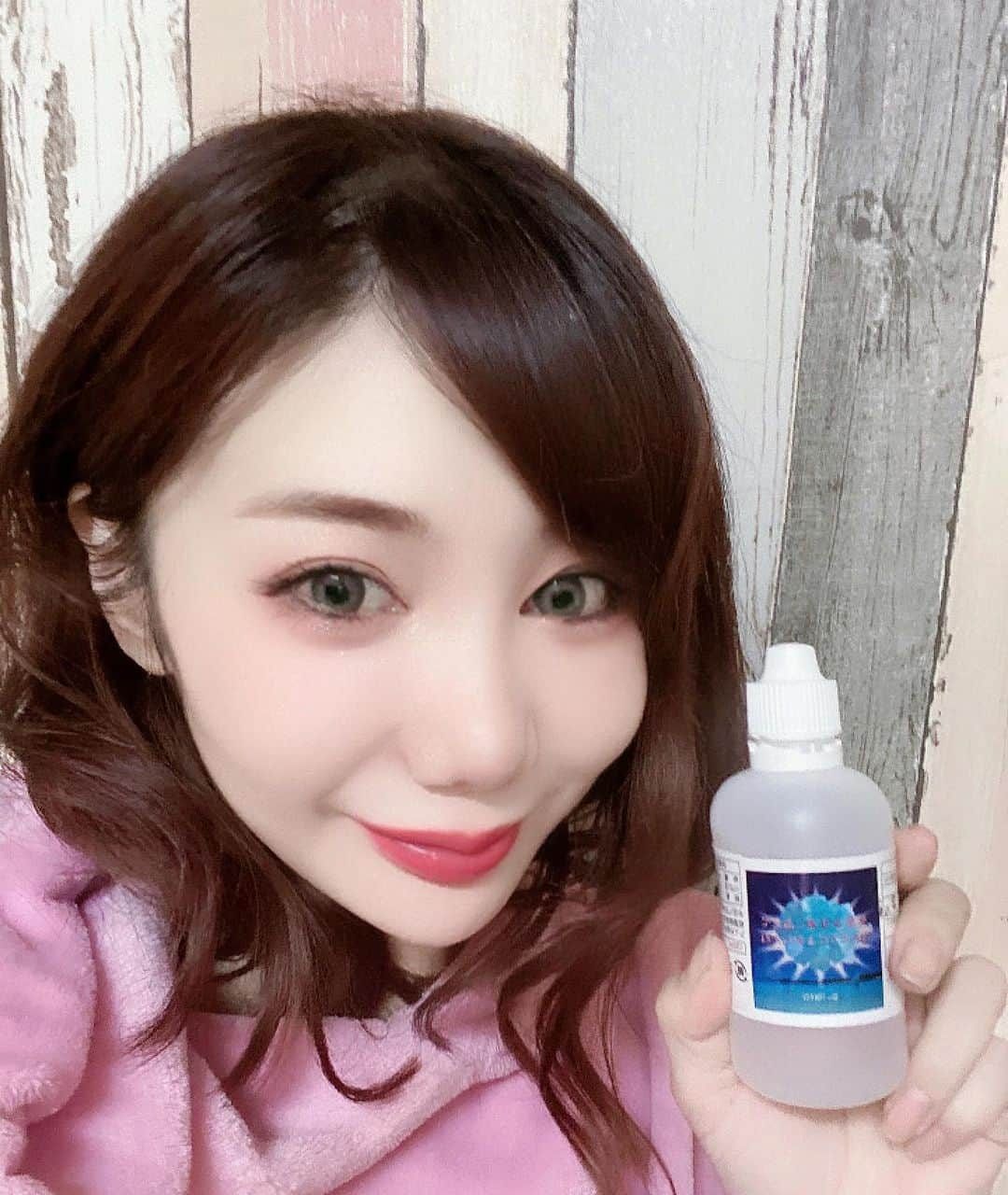 本城ナナさんのインスタグラム写真 - (本城ナナInstagram)「シリカ気になってて♡ このシリカは高濃度なので薄めて飲む感じです♡お酒に入れたりコーヒーに入れたり苦くなくて飲みやすかったです♡ なんか気分的に美容にも健康にもいい感じがしてるんるんです♡素敵♡色々使い方があるのでチェックしてみて下さい♡  PR @idumi_silica #いづみ #濃いシリカ #シリカ水 #健康意識 #シリカドリンク #豆知識 #美容ルーティン #シリカ原液」3月9日 21時26分 - nanahonjo0827