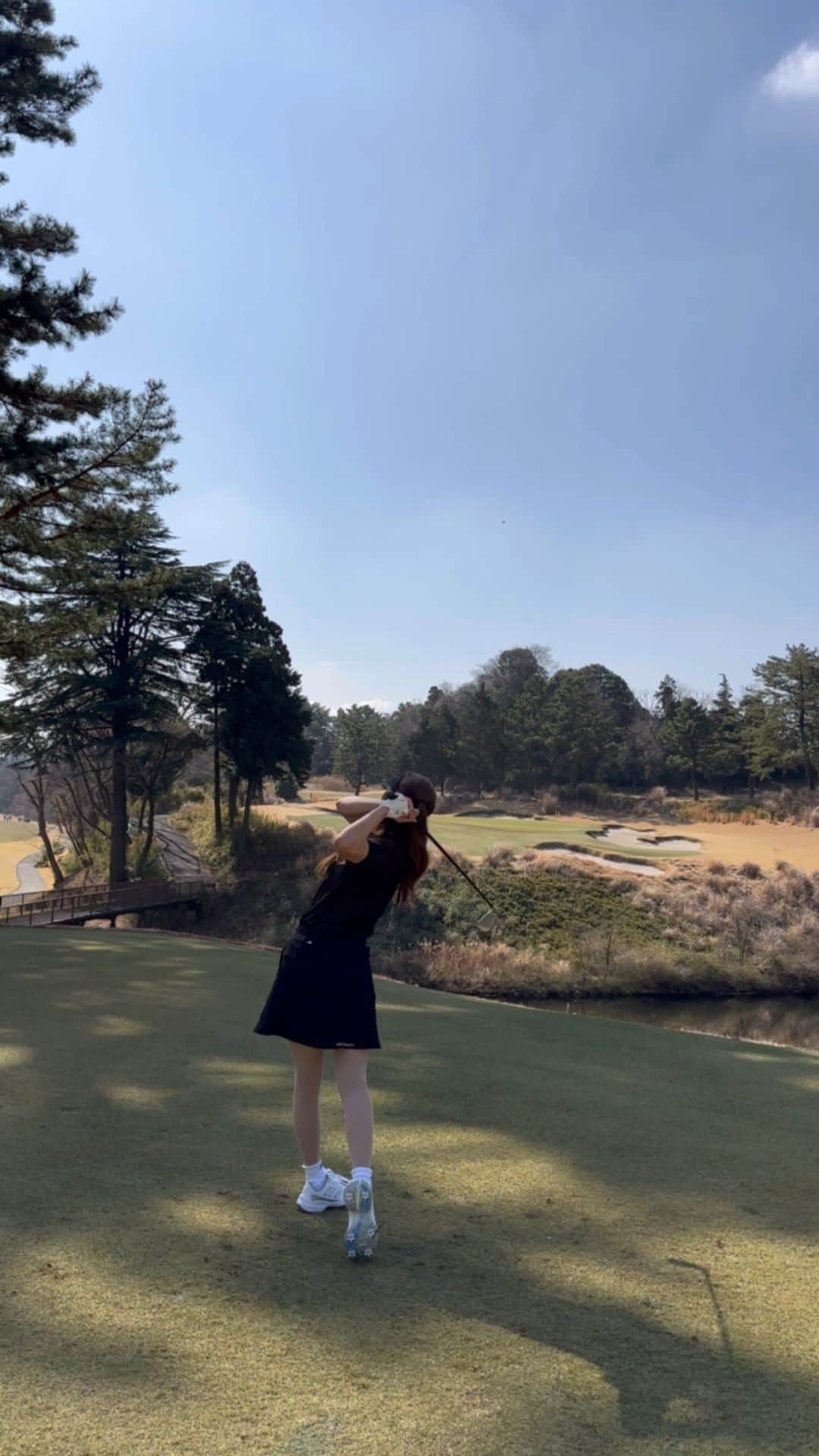 なみのインスタグラム：「3月上旬で半袖でゴルフできてる☀️⛳️💕  天気良すぎて最高のコンペ日和だった😚❤️‍🔥  adidasの新しく出た　#zg23 履いてるよー✨  @adidasgolf  #adidas #アディダスコンペ  #ゴルフ #ゴルフウェア #ゴルフ女子 #ゴルフ好き #ゴルフ大好き #ゴルフスイング #ゴルフバカ #ゴルフ好きと繋がりたい #ゴルフ仲間募集中 #ゴルフコーデ #ゴルフ初心者 #ゴルフ#ゴルフ場 #golf #golflover #japanesegirl #japan #골프 #골프여자 #골프스윙」