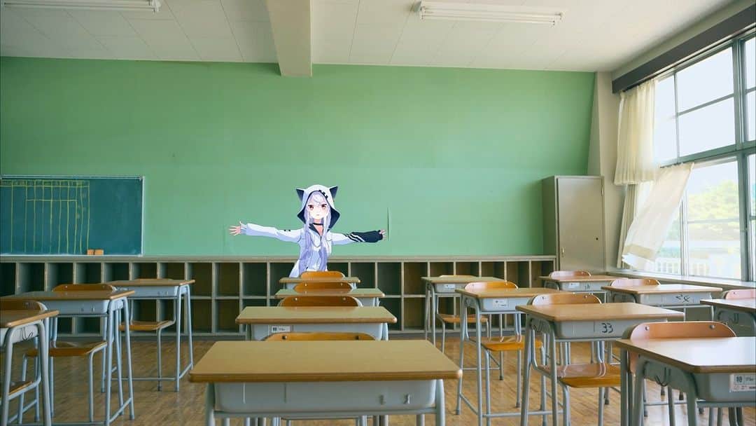 のインスタグラム：「🏫🐈✨  This weekend I'm posting a video I've been working on for a month!  #Azumalim #azulim #virtual #motorcyclegirl」
