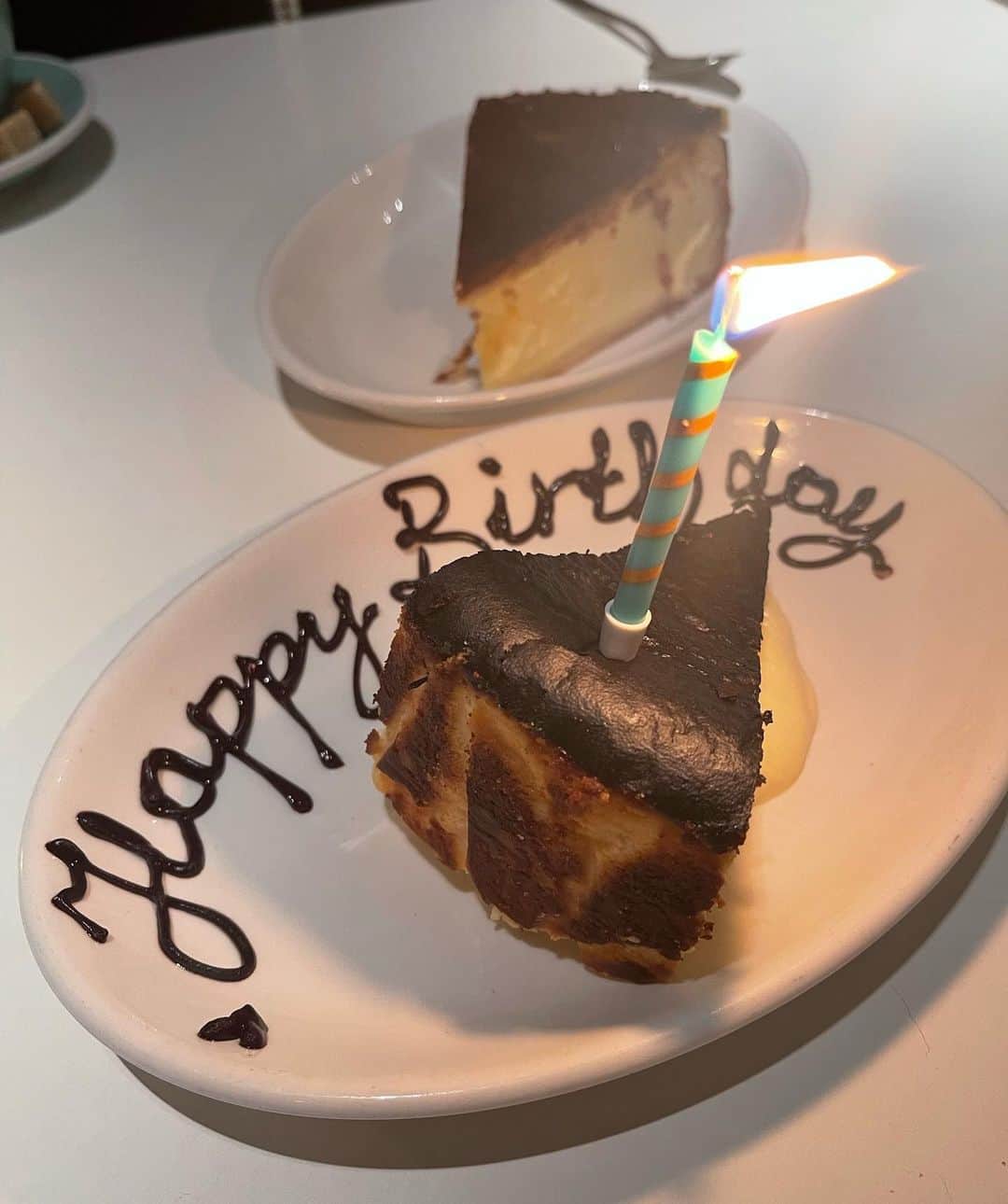 松原汐織さんのインスタグラム写真 - (松原汐織Instagram)「I celebrated my husband's birthday at DONOSTIA @donostiaw1 . It’s a lovely Basque restaurant. All the dishes were delicious, especially the cheesecake!!! It was the best cheesecake I’ve ever tasted👏🏻👏🏻👏🏻  Anyway, happy birthday to the best hubby in the world. I always love you❤️❤️❤️ ・ ・ 母に娘を見てもらって、夫の誕生日祝いのディナーへ🎂 ピンチョスからメインに至るまで全て美味しかったのですが、トロットロのバスクチーズケーキに感激！！🥹 ロンドンは美味しいバスク料理のお店が多いと思います😋  久しぶりの外食＆大人時間なのに、話題はずっと娘🤣 夫と親バカトークで盛り上がりました👶🏻💕笑 サクッとご近所ディナーでしたが、リフレッシュとなりました❣️❣️  ー #newborn #baby #babygirl #lovemyfam  #london #thisislondon #londonlife #mum #mumofagirl  #donostia #marylebone #londonfoodie #londonfood  #出産 #海外出産 #女の子 #海外子育て #イギリス子育て  #バスク #バスクチーズケーキ #バスク料理 #ロンドングルメ  #ロンドン #ロンドン生活 #ロンドン在住  #shioriinlondon2023 ー」3月9日 21時27分 - shiori_ma_