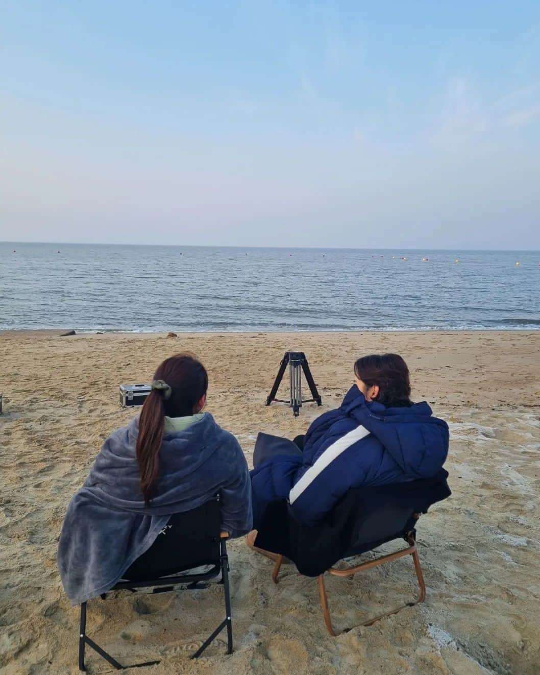 ペク・ソンヒョンさんのインスタグラム写真 - (ペク・ソンヒョンInstagram)「영이씨... 바다는 많이 찬가요?」3月9日 21時28分 - sunghyun0130