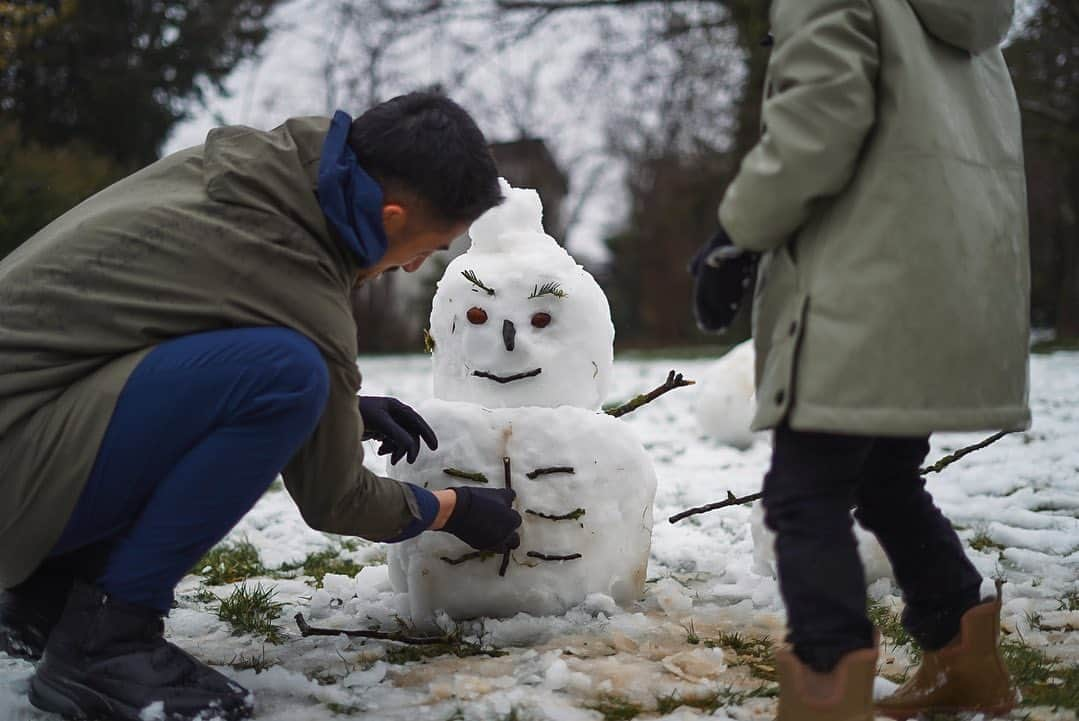 森岡亮太さんのインスタグラム写真 - (森岡亮太Instagram)「・  3月に大雪！ 雪だるま作ったり、雪合戦したり 冬の終わりを楽しみました⛄️！  #雪だるまつくろー」3月9日 21時30分 - ryota_morioka