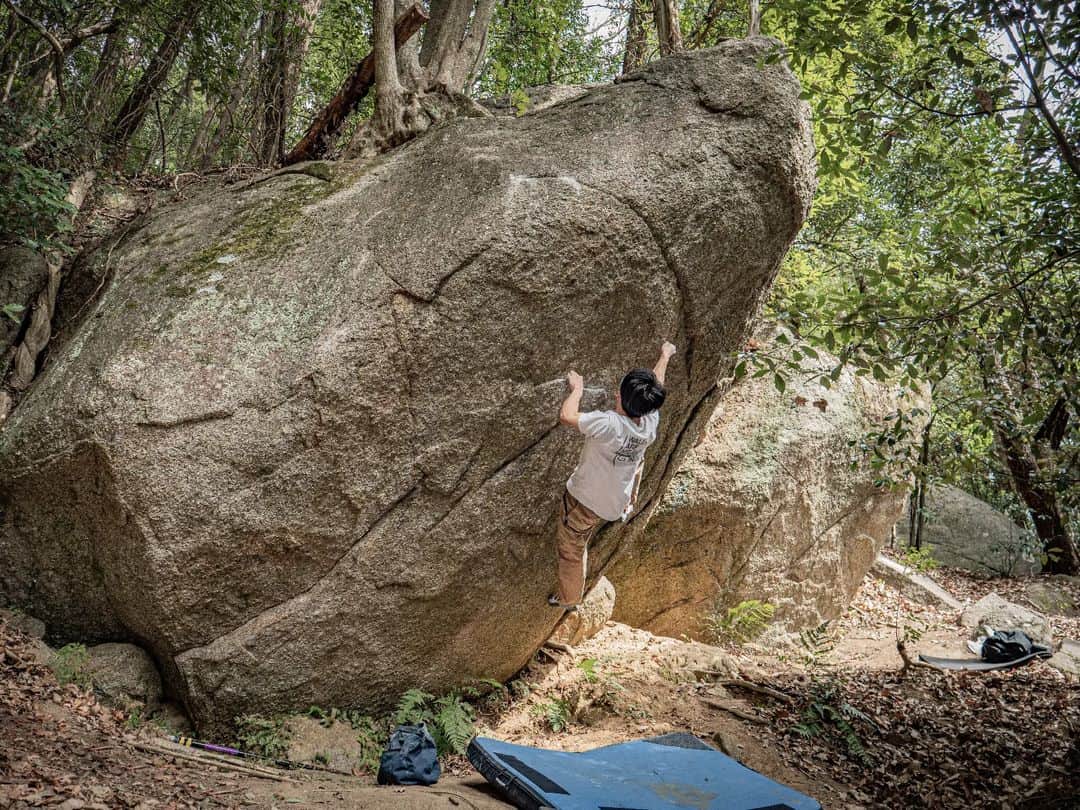 中島徹のインスタグラム：「granite problem: 陰陽太極(Yin Yang) V12 climber: saruzaemon photo: DA location: Toyota, Japan」