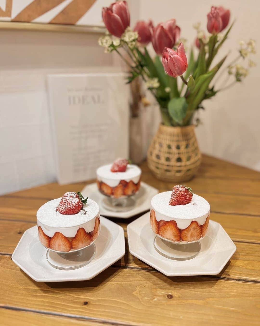 森山菜々のインスタグラム：「. 𝑴𝒚 𝑮𝒆𝒍𝒂𝒕𝒐 𝑺𝒉𝒐𝒑🍨🫶🏽🍃 @shuna.jp   好きなジェラートが選べるミニパフェちゃん🫠♡  #糸島カフェ #福岡カフェ #糸島ランチ #福岡ランチ #シュナジェラート #Shunagelato #shunagelatoandsmoothies」