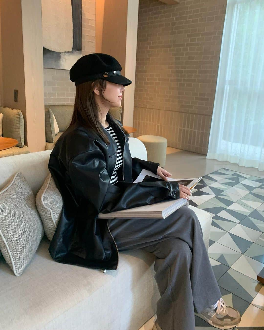 のインスタグラム：「. 人気アイテムの2way leather jacket🧥🖤 オーバーなサイズ感もデザインも軽さも◎裾も絞れて🥸✌️」
