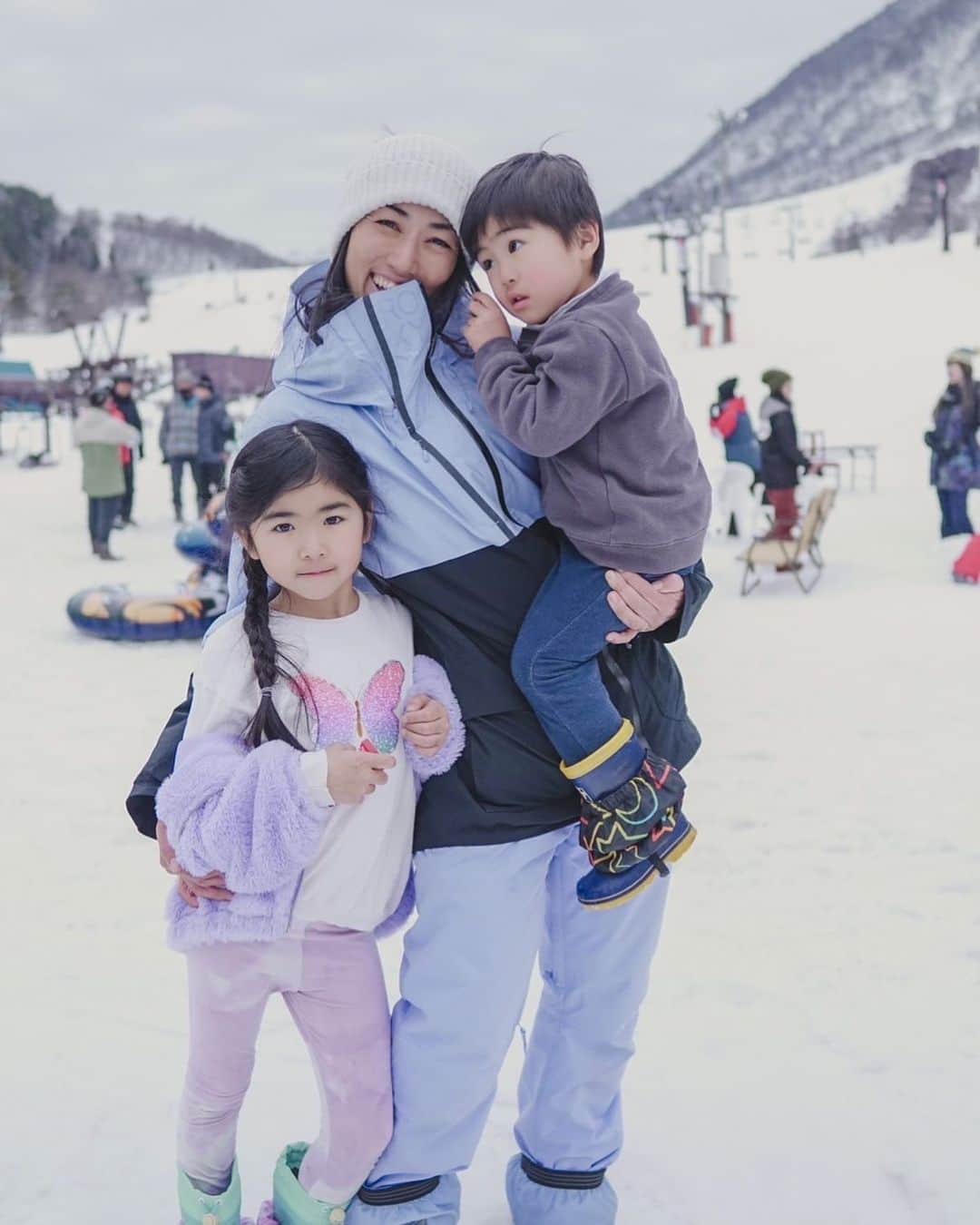 三星マナミのインスタグラム：「・ ・ #lovemykids  #iammom   📸 @drone.kantoku」