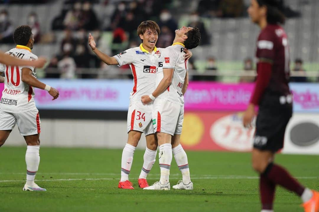 内田宅哉のインスタグラム：「. vsヴィッセル神戸  nice 勝利👊 応援ありがとうございました！！  週末も💪  #grampus#名古屋グランパス#34 #ミズノ#モレリアネオ3」