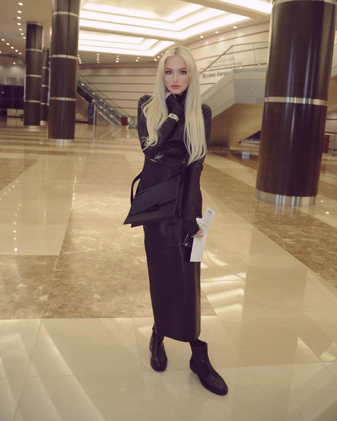 Alena Shishkovaのインスタグラム：「Общий/средний/крупный」