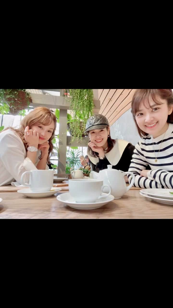 Okada Reinaのインスタグラム：「@thefarmuniversal 💕 ２度目の #thefarmuniversal さん☕️🍕 今回は多肉ちゃんのお持ち帰りもしました🤭🪴  何回きても落ち着く🌿😮‍💨✨  @neige_ayu ちゃん @rei1023hi ちゃん お付き合いありがとう💓 笑って笑って肝心な話してない😂」