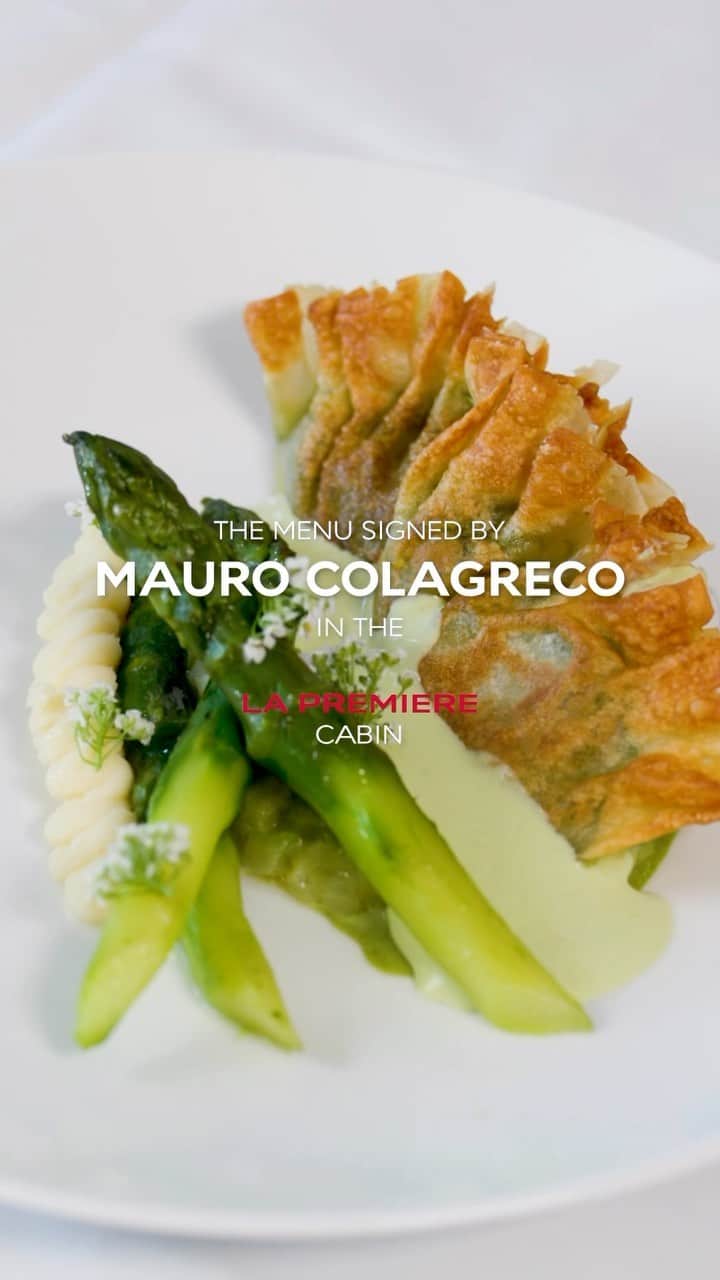 エールフランスのインスタグラム：「With triple Michelin-starred chef @maurocolagreco, you can enjoy a high-end gastronomic venue in the sky. Available on flights to the La Première destinations on departure from Paris.」