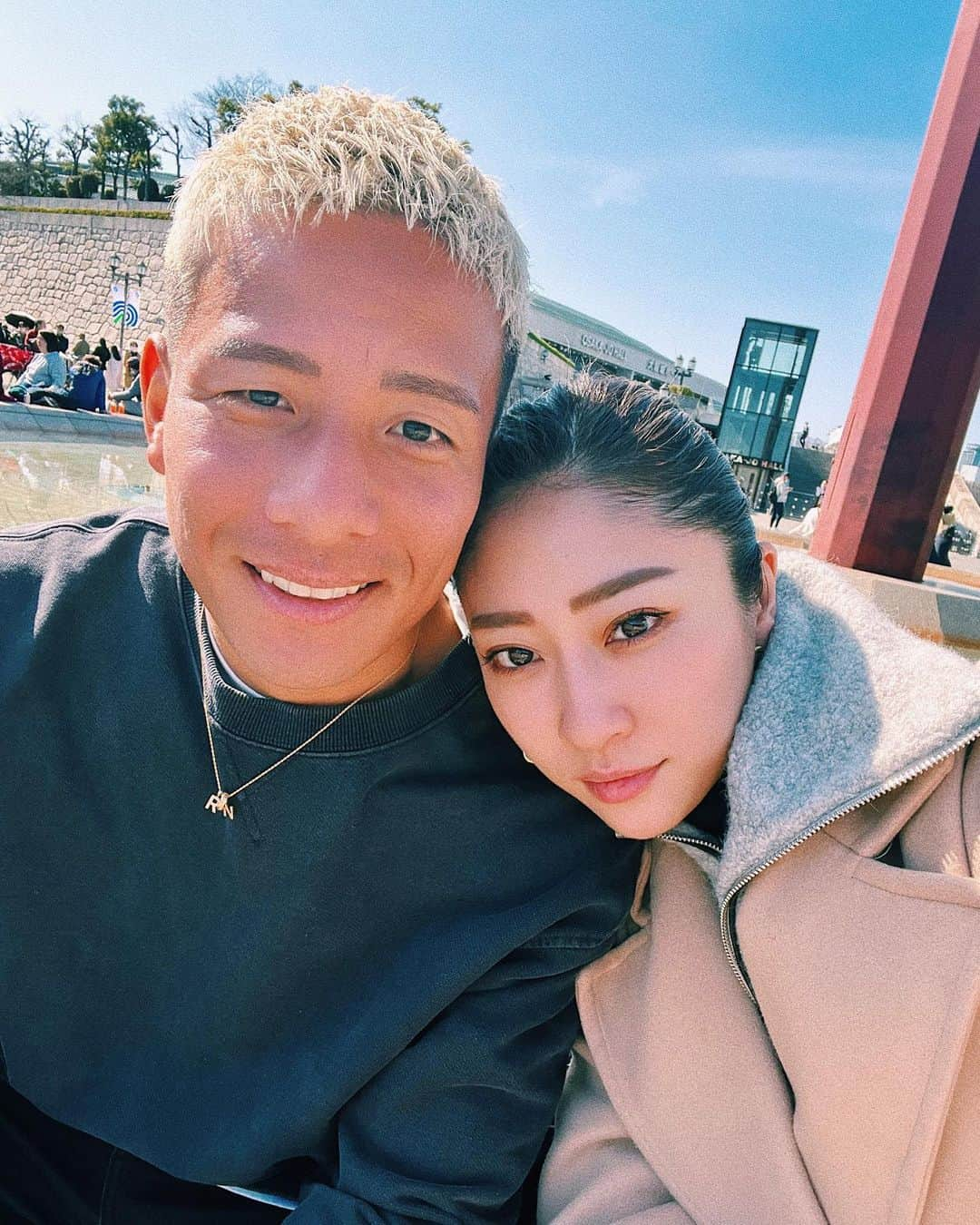 七菜香さんのインスタグラム写真 - (七菜香Instagram)「✌🏻✌🏻✌🏻  #husbandandwife  #mylove❤️  #dayoff  #chillout  #marriedcouple  #夫婦時間  #女の子ママ  #公園デート  #👩🏻‍🤝‍👨🏽」3月9日 22時36分 - nanaka0118