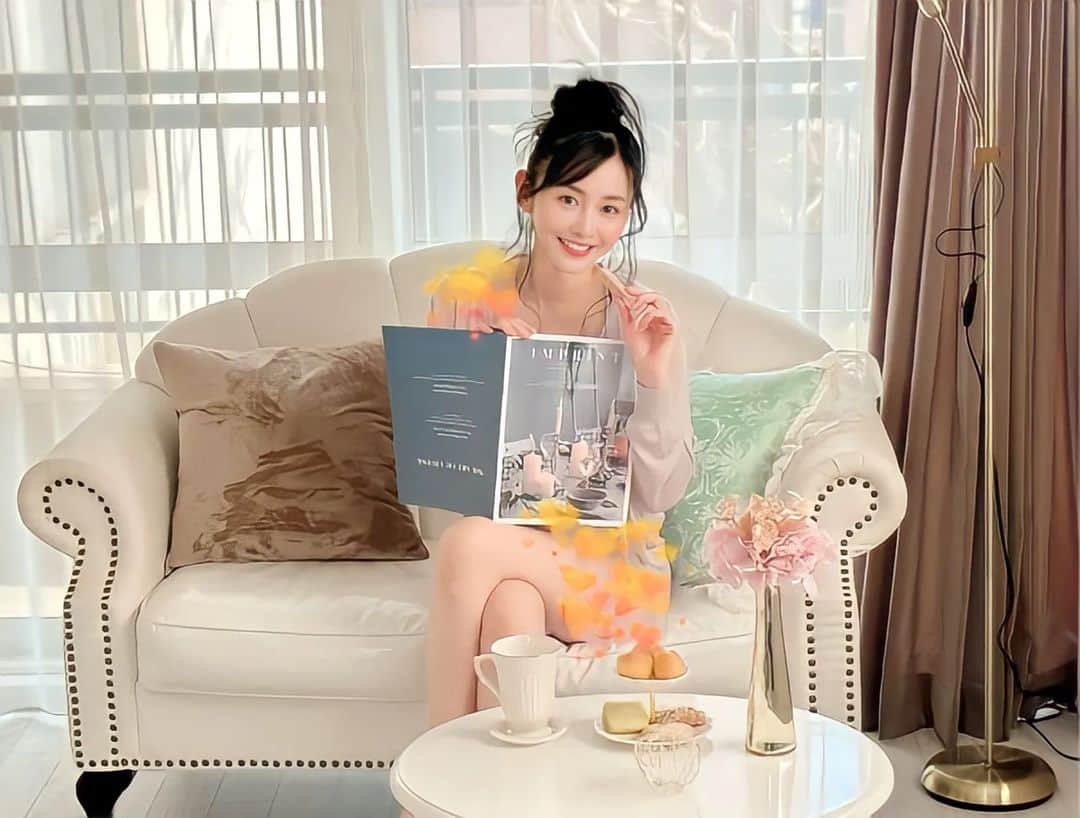 杉原杏璃のインスタグラム：「補正下着の撮影を♫  今日は一日、新作の補正下着【Andijur】の撮影をしてました✨  しばらくグラビア撮影が続いていたので、ついついクセが出そうで  肩を入れない✖️　腰を入れない✖️　前かがみにならない✖️ w  グラビアとはまた違う撮影がちょっとぎこちなかったです💨💨  WBC⚾️サムライJAPAN ! 初戦勝利おめでとう！！♫♫  #WBC #グラビア #補正下着 #新作 #Andijur #勝利 #日本勝利 #サムライJAPAN」