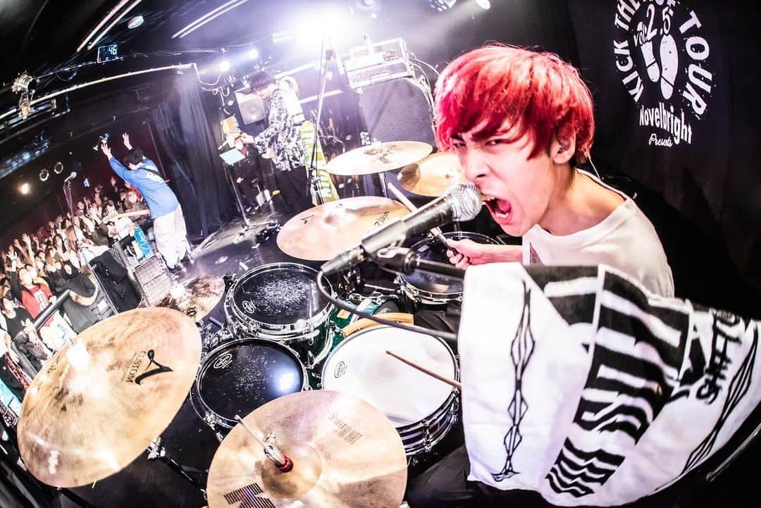 Hasshi（はっしー）のインスタグラム：「2023.3.1 大阪 アメリカ村DROP Novelbright presents.「KICK THE AGE TOUR vol.2.5」大阪編  福岡編に続き2日目！ 仲間って最高だなって改めて思えた最高の日でした！ 来てくれた皆ありがとうございました🤘  Photo：@lyyyyycoris761  #voisquarecat #ぼいすく #drums #drum #drummer #rock #ドラムス #ドラマー #ドラム #ドラム男子 #ロックドラマー #sakae #sakaedrums #sakaeosakaheritage #paiste #🥁 #邦楽ロック #邦ロック #ロックバンド #ライブバンド  #fashion #ライブ写真 #photo #livephoto #変顔」