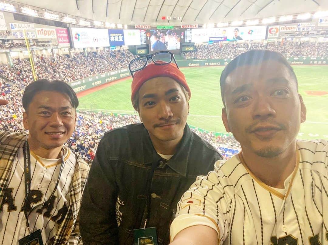 野替愁平さんのインスタグラム写真 - (野替愁平Instagram)「⚾️🇯🇵VS🇨🇳 WBC 中国戦に ドーベル3人で行ってきました‼️ 野球に詳しいお二人に教えてもらいながらの観戦🤣  日本が8-1で勝利‼️ 生きてる間に歴史的な瞬間を見れるって嬉しい。  ファールボールにご注意ください⚠️」3月9日 23時08分 - sway_ldh