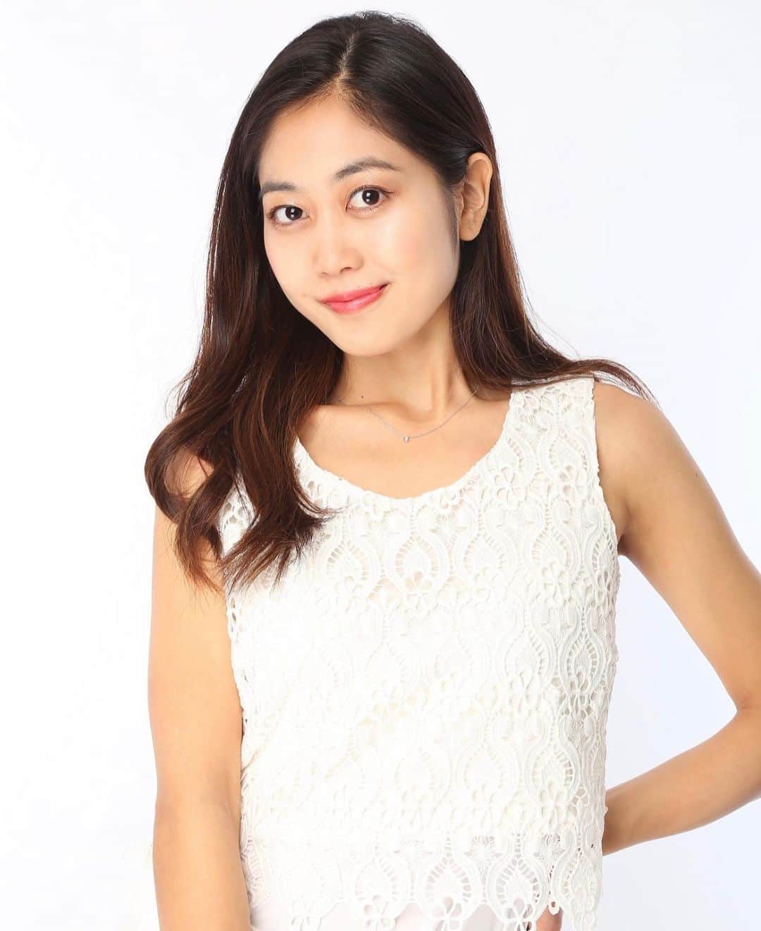 岡本麻佑のインスタグラム：「. 【ご報告】  この度、スーパー耐久シリーズST-Xクラスに参戦する「Team 5ZIGEN」のレースクイーン「Team 5ZIGEN 9560Girls」に就任致しました。  昨年はST-Zクラスでシリーズチャンピオンを獲得し今年は最高峰クラスST-Xに挑戦します🤩🏁✨  また4月からはTeam5ZIGENを応援する「カフェきゅうごろう」でも稼働します☺️☕  私自身また大好きなモータースポーツの世界に戻ってくることができ、感謝の気持ちと嬉しい気持ちでいっぱいです🥹✨  応援宜しくお願い致します💙💙💙  《スーパー耐久シリーズ》 ◻︎チーム名：Team 5ZIGEN  ◻︎参戦クラス：ST-Xクラス  ◻︎カーナンバー：500  ◻︎レースクイーン名：Team 5ZIGEN 9560Girls(チーム　ゴジゲン　キュウゴロウガールズ)  ◻︎Team5ZIGEN ホームページ https://www.5zigen.co.jp/  Twitter https://twitter.com/team5zigen  インスタグラム  https://www.instagram.com/5zigen_official/  Facebook https://www.facebook.com/5zigen.co.jp/  ◻︎Mocha Machine KYUGORO ホームページ https://cafe9560.com/  Twitter https://twitter.com/9560Cafe  インスタグラム https://www.instagram.com/cafe.9560/  #team5zigen  #team5zigen9560girls #カフェきゅうごろう  #スーパー耐久 #supertaikyu #s耐  #レースクイーン #racequeen」