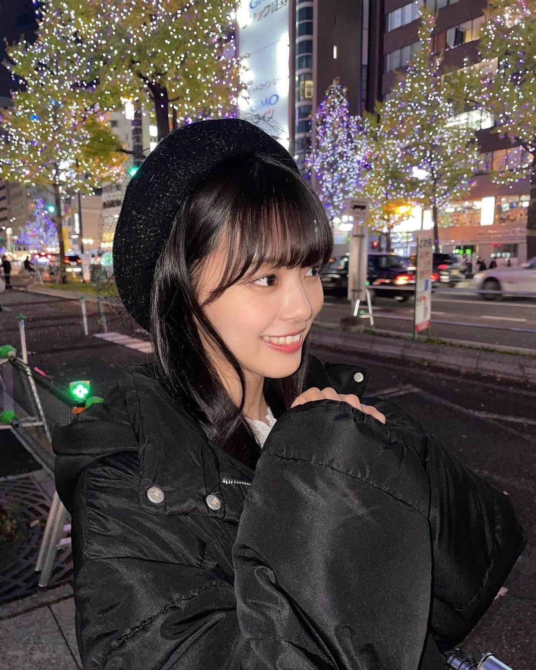 桜田彩叶のインスタグラム：「冬が恋しいね〜 🧊🧊 ベレー帽超お気に入り！可愛い〜 ♡   #御堂筋イルミネーション  #osaka  #ベレー帽  #eimyistoire  #niceclaup  #ノーマルカメラ  #♡」