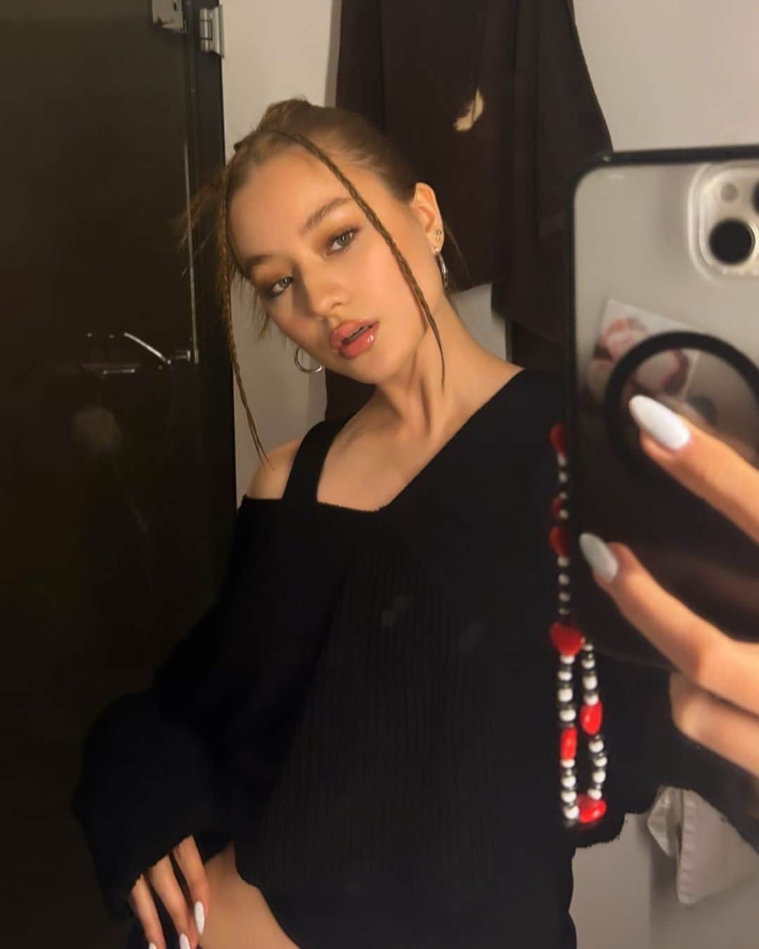 のインスタグラム：「mirror selfie🤳」