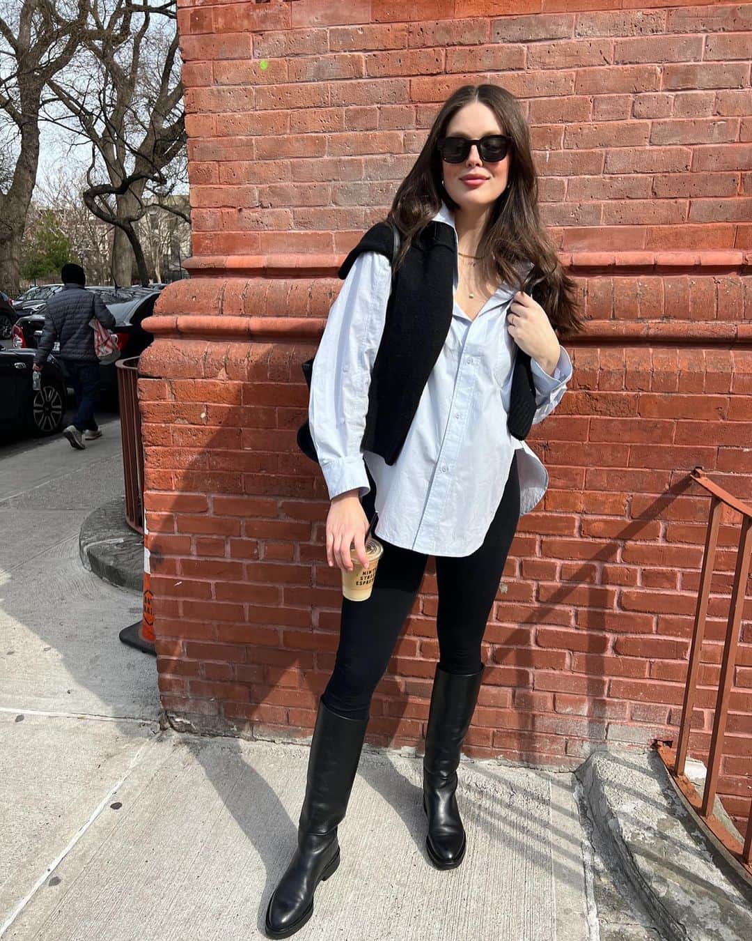 エミリー・DiDonatoのインスタグラム：「Gaslighting myself into thinking this decaf oat milk latte is going to give me the same boost a real iced oat milk latte would 💔」