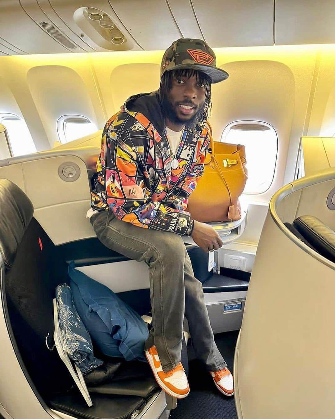 ジェルヴィーニョさんのインスタグラム写真 - (ジェルヴィーニョInstagram)「Destination C.I 🛫🇨🇮🌍 #G27 #G10#Lifestyle」3月10日 1時28分 - gervinhofficial