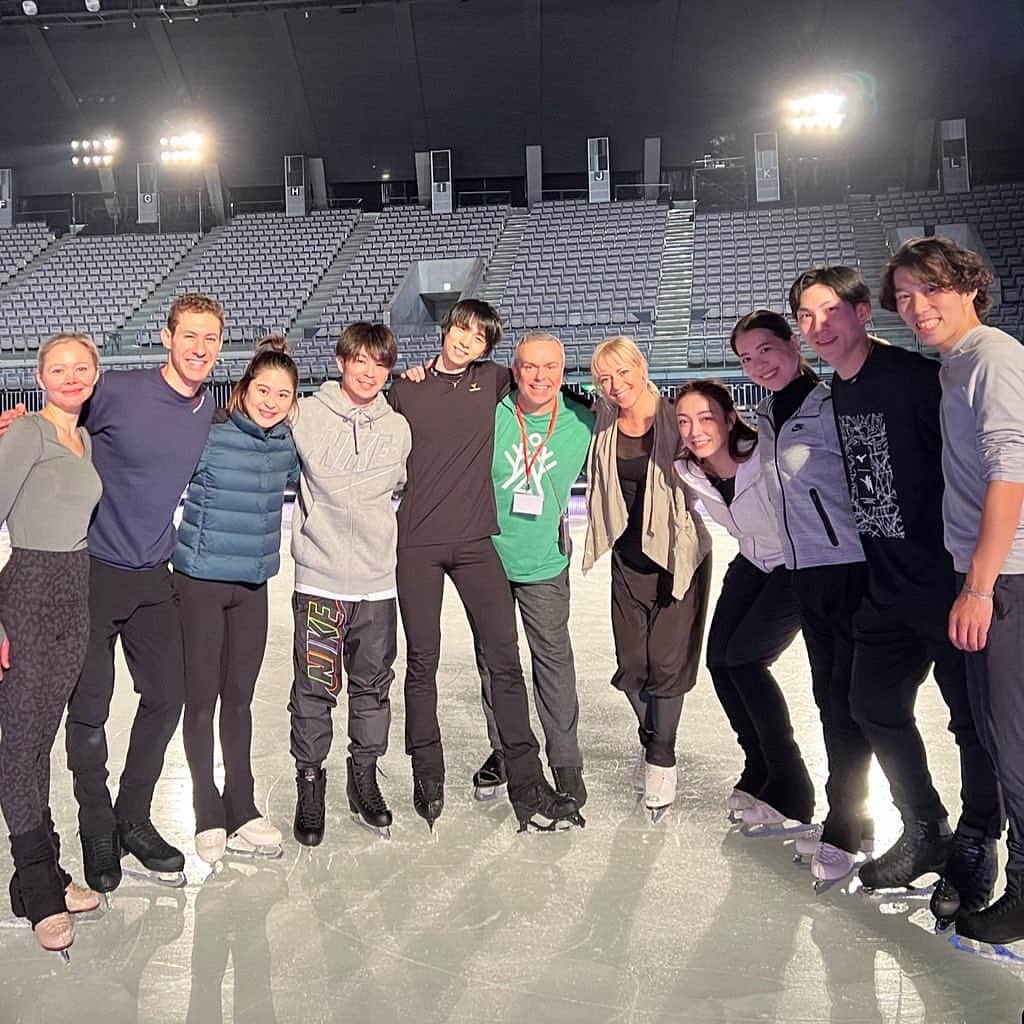 本郷理華のインスタグラム：「First show day✨⛸  ずーーっと楽しみにしていた仙台でのアイスショーがついに始まります！ 素晴らしいキャストの皆さんと一緒に滑る事ができてとても幸せです🥰めちゃ楽しい😙  Let’s gooooo!!!!!!!🔥🤩  #nottestellata」