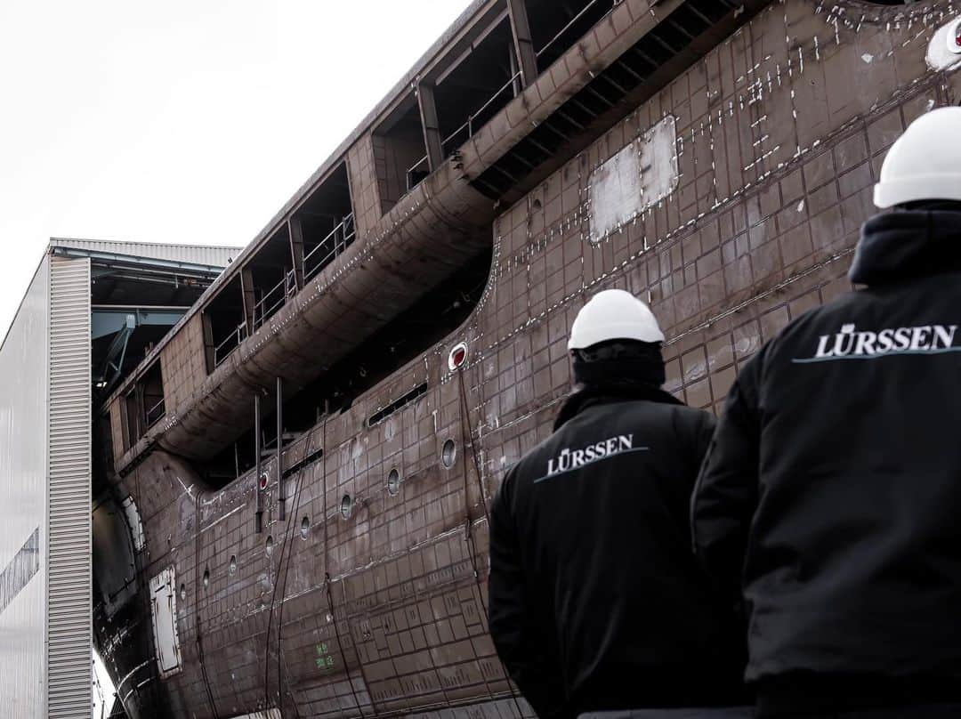 前澤友作さんのインスタグラム写真 - (前澤友作Instagram)「114.2m Lürssen Yacht designed by Marc Newson is under constructing now.   @luerssenyachts  @marcnewsonofficial」3月10日 11時11分 - yusaku2020