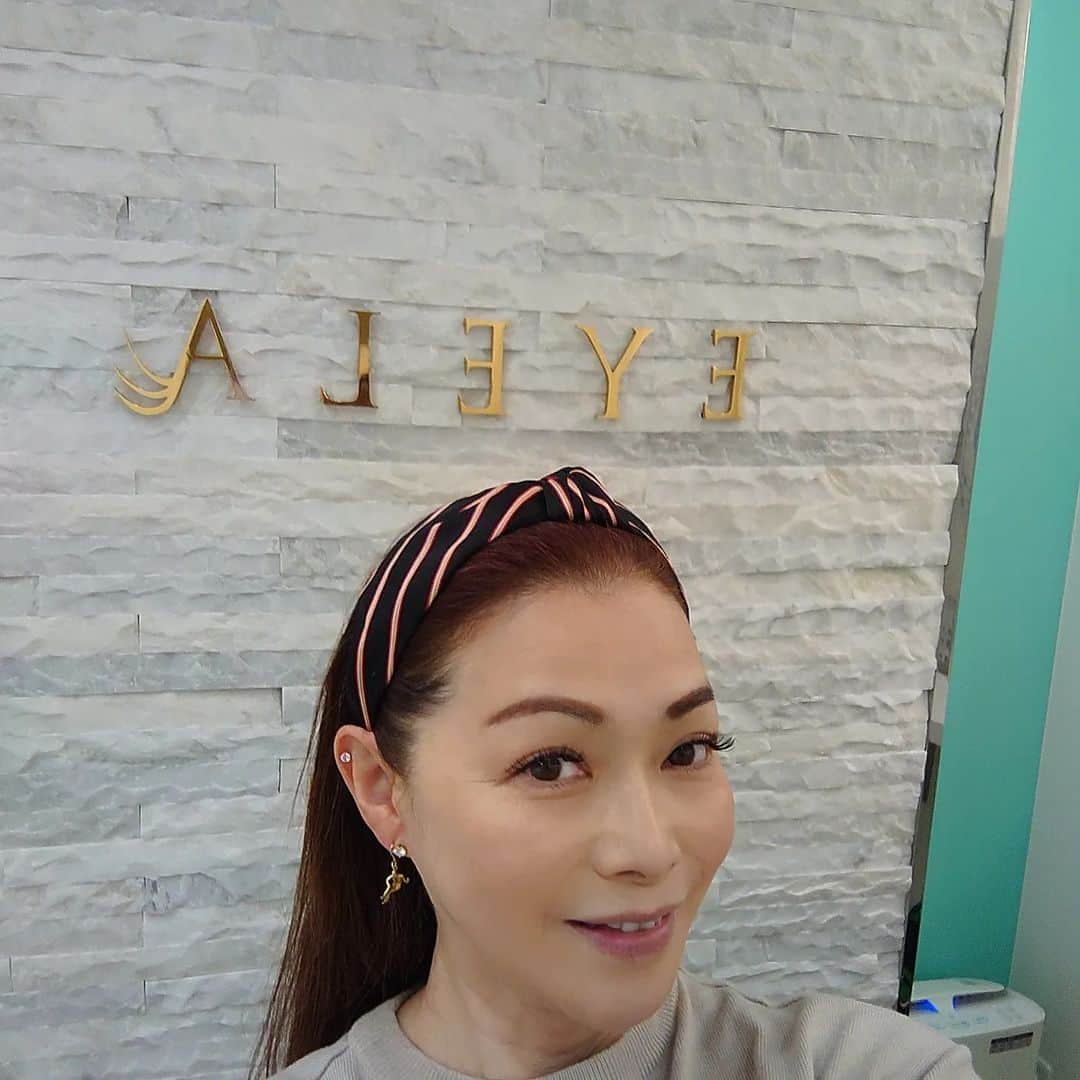 渡辺めぐみさんのインスタグラム写真 - (渡辺めぐみInstagram)「EYELA銀座店に、マツエクへ👁  C11/C12 720本です⤴️⤴️  目力❤️💕  マツエクするだけで、アイメイクが楽ちん💞💞💞  セイカちゃん、いつも有り難う😄⤴️⤴️⤴️  #マツエク #まつ毛エクステ  #目力 #アイメイク #instagramjapan  #instagramgood  #instagramlike  @tanasei328  @eyela.tanaka」3月10日 11時14分 - meguheart