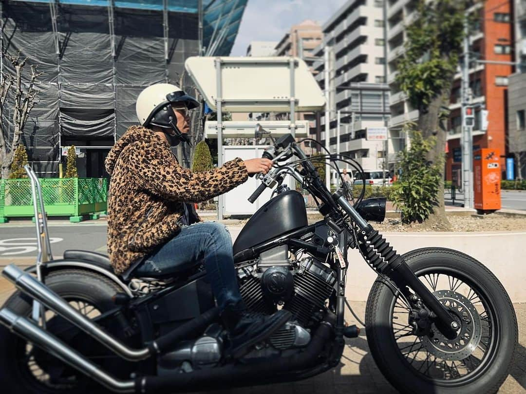 【air-GINZA】中村有佑のインスタグラム：「行くで行くで幕張！ 今日はドラちゃん🏍 B'z祭り行ってきます✨ #Bz #bzparty  #TreasureLand2023 #幕張 #幕張メッセ #ds400 #dragstar  #ドラッグスター」