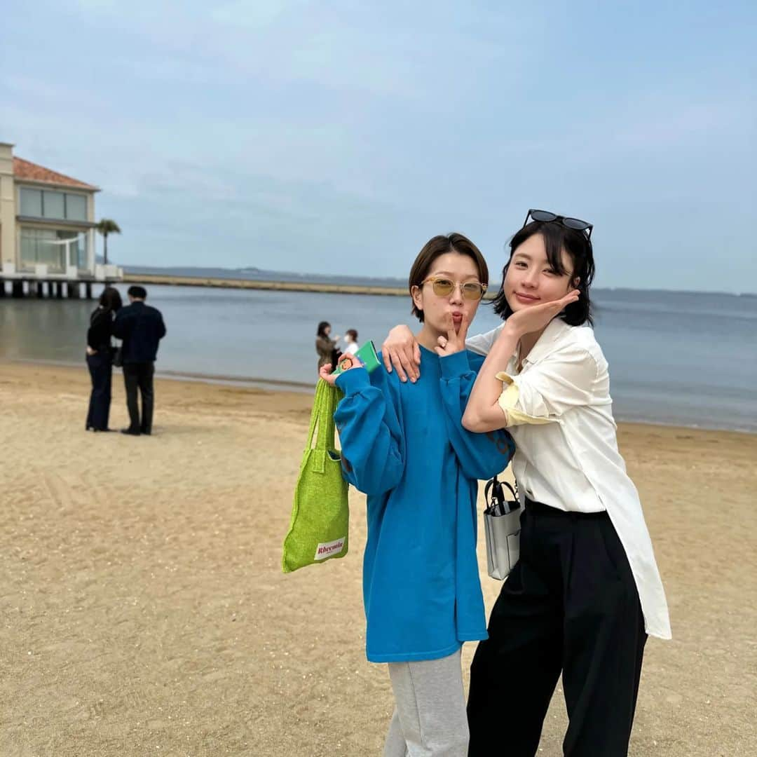 キム・サヒさんのインスタグラム写真 - (キム・サヒInstagram)「🏖 후쿠오카도 속초시😆 속초앞바다에 온듯한 편안한 분위기ㅋㅋㅋㅋ 멀정하게 찍은 사진이 너무 없네 ㅋㅋㅋㅋㅋㅋㅋㅋㅋ 그중 가장멀정해보이는걸로 골라골라  우린 뭘해도 잼이떠💛 하루종일 꺄르르 꺄르르 🤣  #일본#후쿠오카#모모치비치 #씨사이드모모치해변공원」3月10日 11時36分 - ijoa0618_sahee